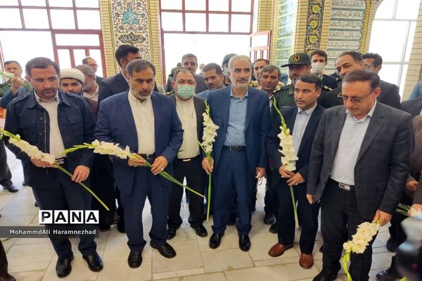 ادای احترام و آیین غبارروبی مزارشهدا در سفر استانی وزیر آموزش و‌ پرورش به خراسان شمالی