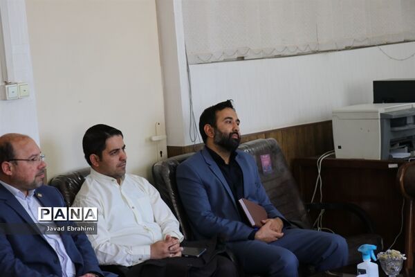نشست هم‌اندیشی  مسئولین سازمان دانش‌آموزی قطب شهید کلاهدوز با مدیر سازمان دانش‌آموزی استان