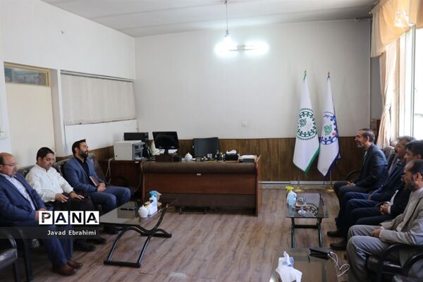 نشست هم‌اندیشی  مسئولین سازمان دانش‌آموزی قطب شهید کلاهدوز با مدیر سازمان دانش‌آموزی استان