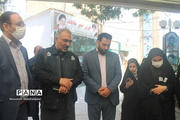 گلباران مزار شهدا با حضور دانش‌آموزان خبرنگار پانا در قم-2