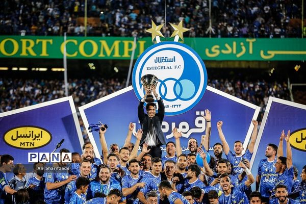 جشن قهرمانی تیم فوتبال استقلال