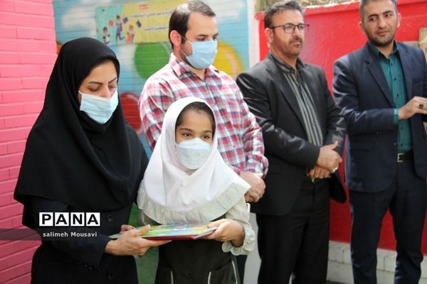 رونمایی از کتاب ستاره های کیهان در بوشهر