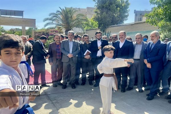 بازدید وزیر آموزش و پرورش و مدیرکل استان گلستان از صنایع دستی دانش‌آموزی