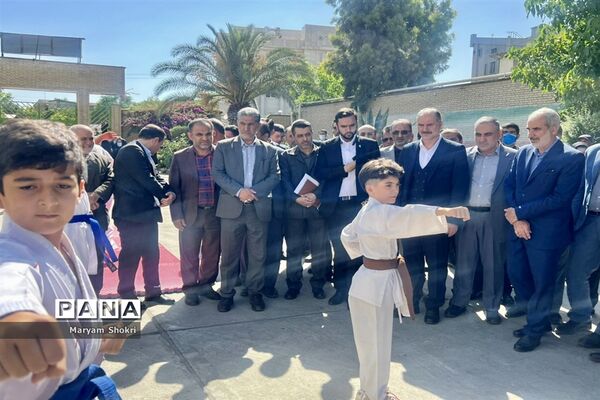 بازدید وزیر آموزش و پرورش و مدیرکل استان گلستان از صنایع دستی دانش‌آموزی