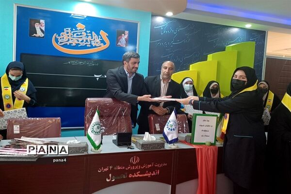 جلسه هم‌اندیشی اعضا مجلس دانش‌آموزی دختر به مناسبت تولد حضرت معصومه (س)