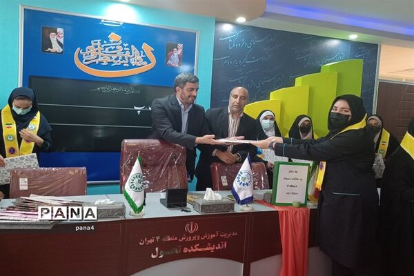 جلسه هم‌اندیشی اعضا مجلس دانش‌آموزی دختر به مناسبت تولد حضرت معصومه (س)