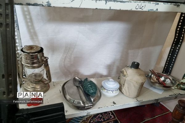 نمایشگاه «تعهد سرخ، از حجره تا سنگر» در قم-1