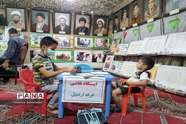 نمایشگاه «تعهد سرخ، از حجره تا سنگر» در قم-1