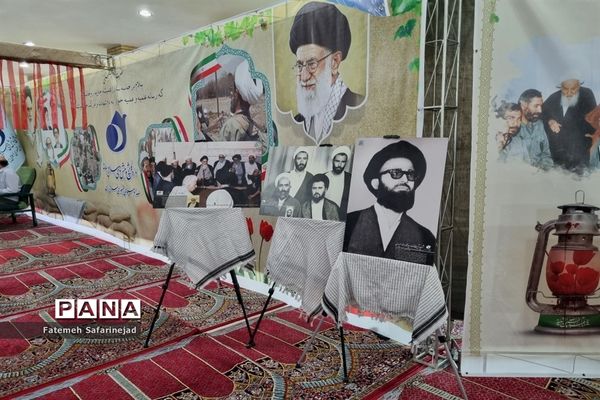 نمایشگاه «تعهد سرخ، از حجره تا سنگر» در قم-1