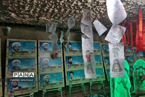 نمایشگاه «تعهد سرخ، از حجره تا سنگر» در قم-1