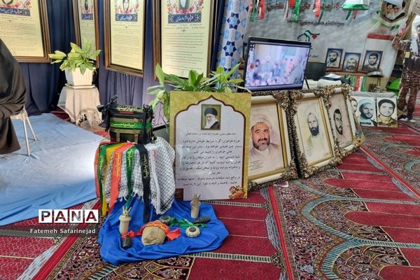 نمایشگاه «تعهد سرخ، از حجره تا سنگر» در قم-1