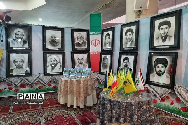 نمایشگاه «تعهد سرخ، از حجره تا سنگر» در قم-1