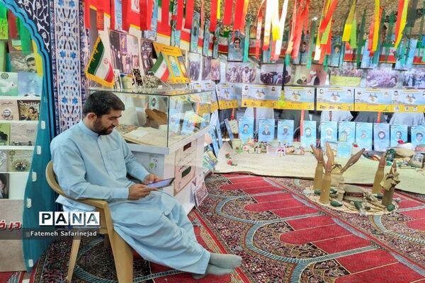 نمایشگاه «تعهد سرخ، از حجره تا سنگر» در قم-2