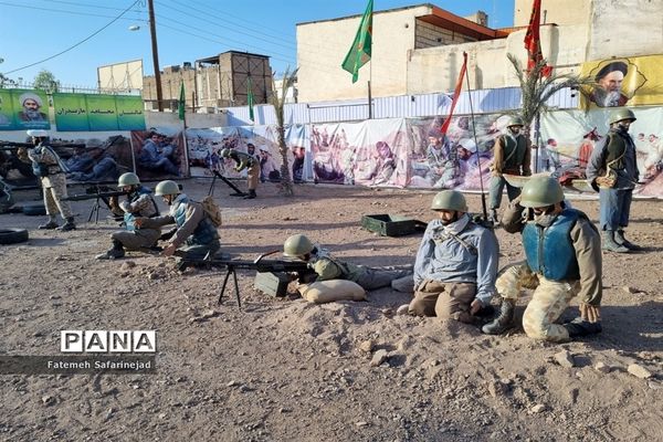 نمایشگاه «تعهد سرخ، از حجره تا سنگر» در قم-2