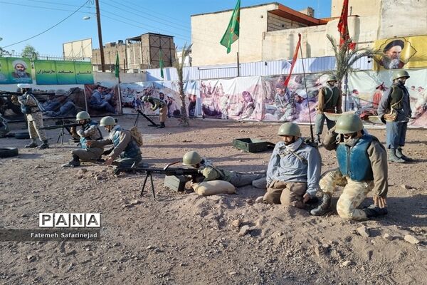 نمایشگاه «تعهد سرخ، از حجره تا سنگر» در قم-2
