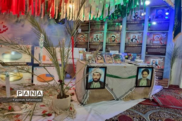 نمایشگاه «تعهد سرخ، از حجره تا سنگر» در قم-2