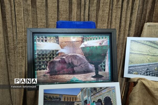 نمایشگاه «تعهد سرخ، از حجره تا سنگر» در قم-2