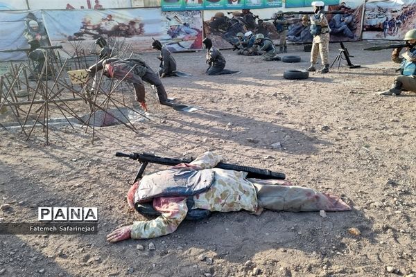 نمایشگاه «تعهد سرخ، از حجره تا سنگر» در قم-2