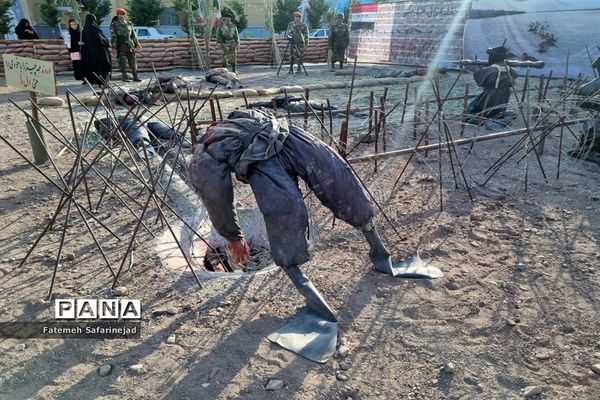 نمایشگاه «تعهد سرخ، از حجره تا سنگر» در قم-2