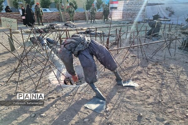 نمایشگاه «تعهد سرخ، از حجره تا سنگر» در قم-2
