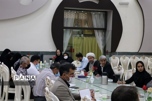 جلسه پرسش و پاسخ روسای مراکز نیکوکاری کمیته امداد منطقه 3 اصفهان