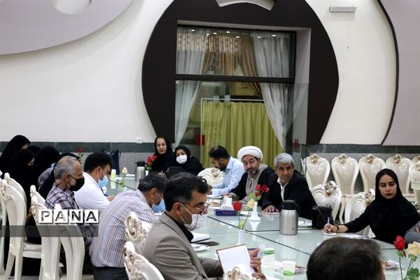 جلسه پرسش و پاسخ روسای مراکز نیکوکاری کمیته امداد منطقه 3 اصفهان