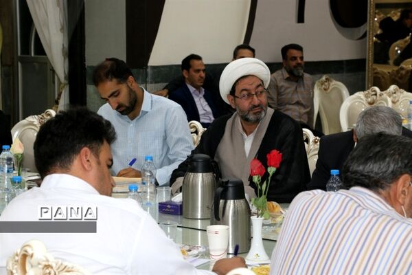 جلسه پرسش و پاسخ روسای مراکز نیکوکاری کمیته امداد منطقه 3 اصفهان