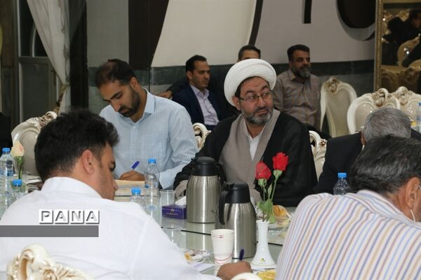 جلسه پرسش و پاسخ روسای مراکز نیکوکاری کمیته امداد منطقه 3 اصفهان