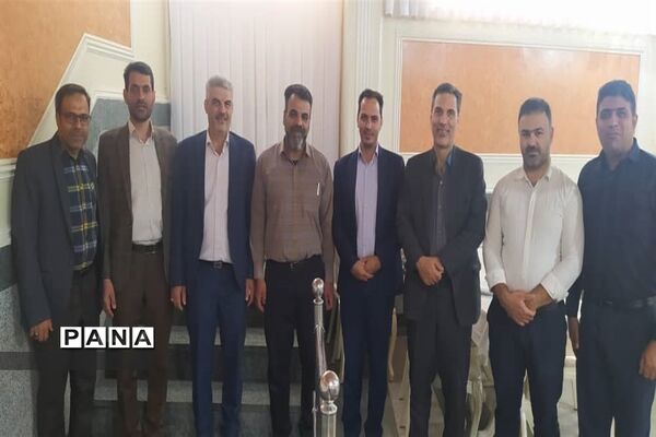 جلسه پرسش و پاسخ روسای مراکز نیکوکاری کمیته امداد منطقه 3 اصفهان