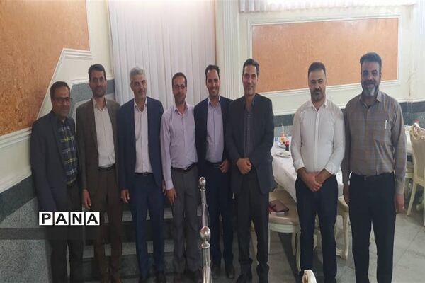 جلسه پرسش و پاسخ روسای مراکز نیکوکاری کمیته امداد منطقه 3 اصفهان