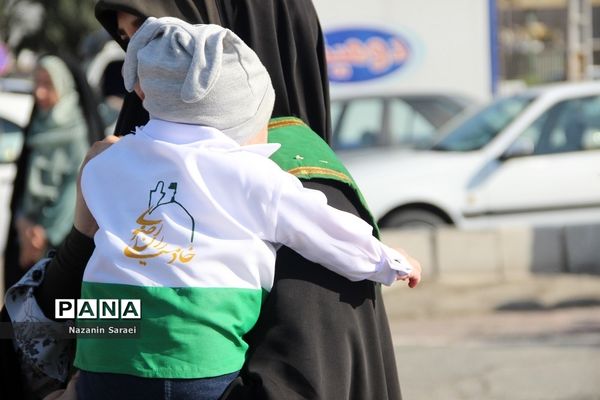 به اهتزاز درآمدن پرچم حرم امام مهربانی‌هادرشهرستان اسلامشهر