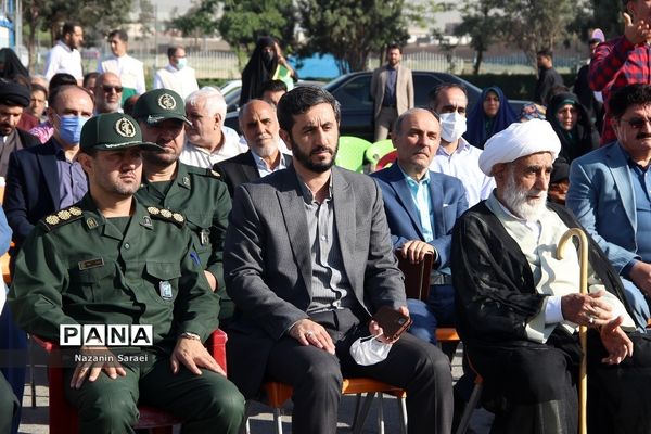 به اهتزاز درآمدن پرچم حرم امام مهربانی‌هادرشهرستان اسلامشهر