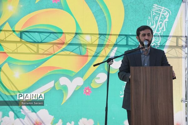 به اهتزاز درآمدن پرچم حرم امام مهربانی‌هادرشهرستان اسلامشهر