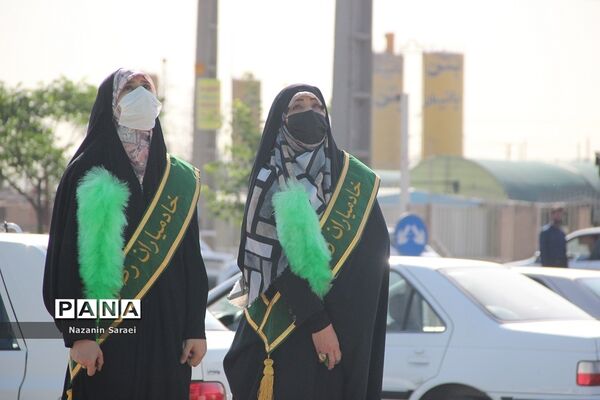 به اهتزاز درآمدن پرچم حرم امام مهربانی‌هادرشهرستان اسلامشهر