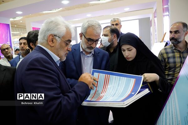 بازدید وزیر آموزش و پرورش از نمایشگاه و رویداد ملی «عصر امید»