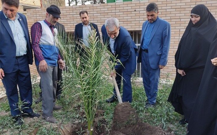 کاشت نهال «دختران ایران قوی» با حضور وزیر آموزش و پرورش در قم