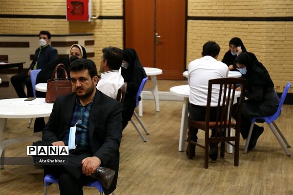 میزی برای خدمت