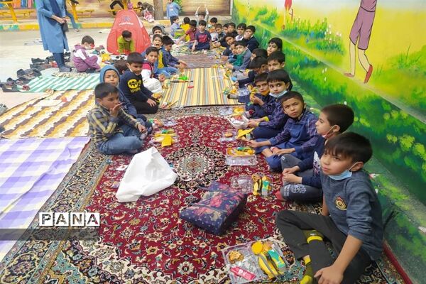 برگزاری ویژه برنامه‌های دهه کرامت در آخرین روزهای سال تحصیلی در مدارس ابتدایی مشهد