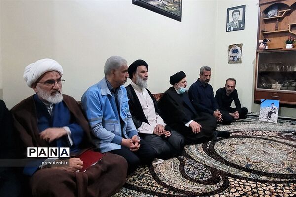 حضور رئیس‌جمهوری در محل حادثه متروپل آبادان و دیدار با خانواده جانباختگان