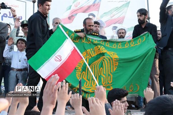 طنین سرود سلام فرمانده در آباده