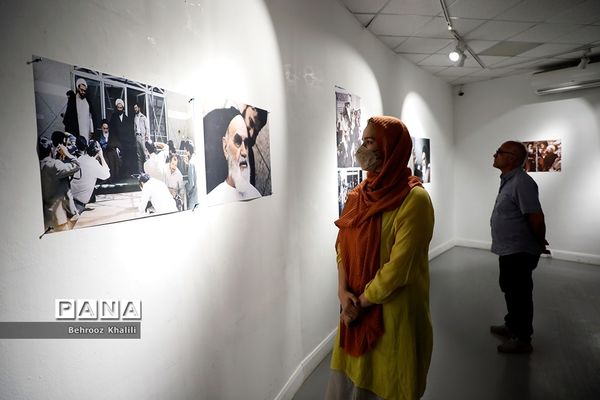 نمایش عکس‌های علی کاوه از امام خمینی(ره) در نمایشگاه «لحظه»