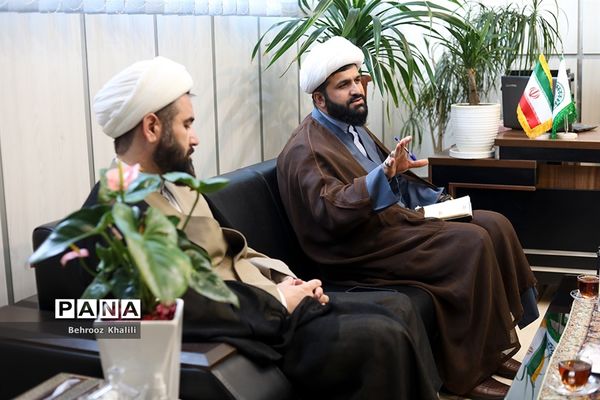 نشست اعضای ستاد امر به معروف و نهی از منکر با قائم مقام معاون وزیر در سازمان دانش‌آموزی