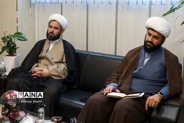 نشست اعضای ستاد امر به معروف و نهی از منکر با قائم مقام معاون وزیر در سازمان دانش‌آموزی