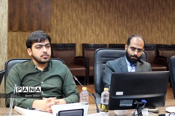 جلسه هم‌اندیشی سازمان سیما، منظر و فضای سبز شهری شهرداری شیراز و سازمان دانش آموزی استان فارس