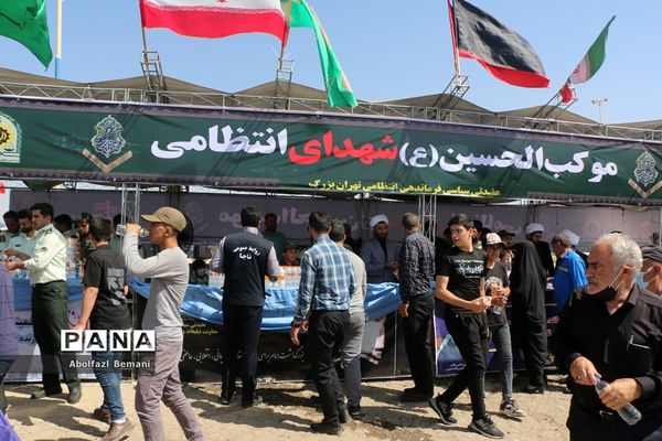 حضور کاروان های زیارتی استان قم در مراسم سالگرد ارتحال امام خمینی(ره)-1