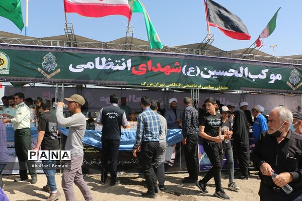 حضور کاروان های زیارتی استان قم در مراسم سالگرد ارتحال امام خمینی(ره)-1