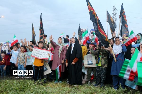 همخوانی سرود سلام فرمانده در میدان مرجعیت قم