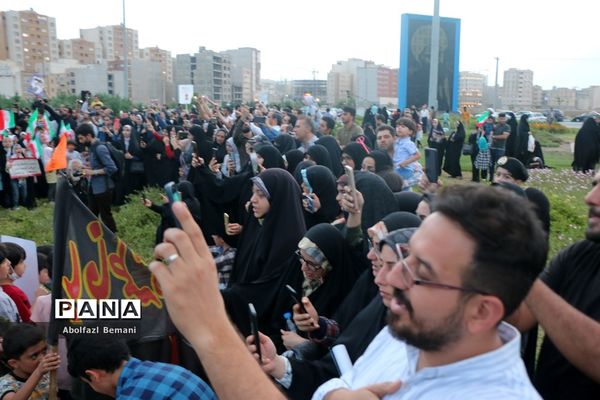 همخوانی سرود سلام فرمانده در میدان مرجعیت قم