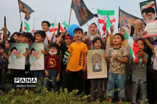 همخوانی سرود سلام فرمانده در میدان مرجعیت قم