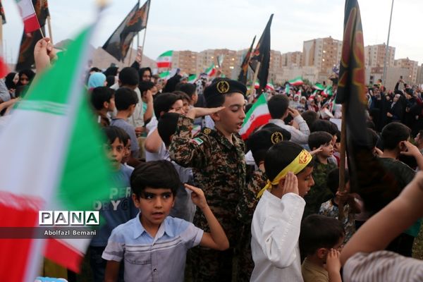 همخوانی سرود سلام فرمانده در میدان مرجعیت قم